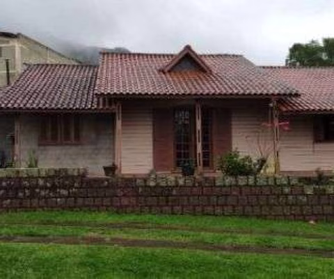 Casa em Porto Alegre, no bairro Campo Novo, com 3 dormitório(s), e 3 banheiros, à venda.