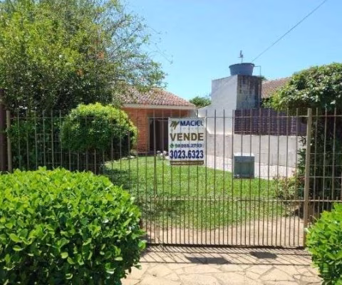 Casa em Porto Alegre, no bairro Vila Nova, com 2 dormitório(s), e 2 banheiros, à venda.