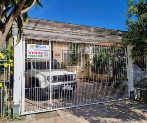 Casa em Porto Alegre, no bairro Hípica, com 2 dormitório(s), e 2 banheiros, à venda.