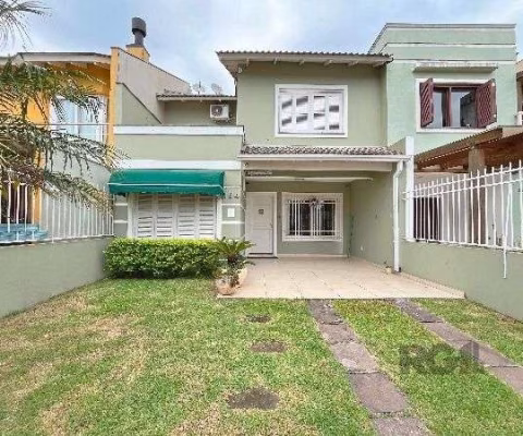Casa em Porto Alegre, no bairro Hípica, com 3 dormitório(s), e 3 banheiros, à venda.