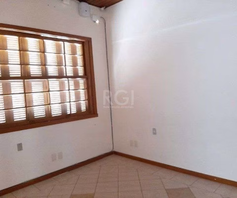 Casa para Venda - 150m², 3 dormitórios, sendo 1 suites, 4 vagas - Floresta