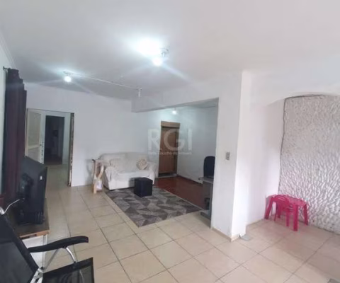 Casa para Venda - 226.9m², 5 dormitórios, sendo 2 suites, 5 vagas - Teresópolis