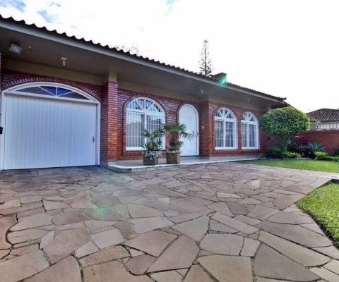 Casa para Venda - 273m², 4 dormitórios, sendo 1 suites, 5 vagas - Tristeza