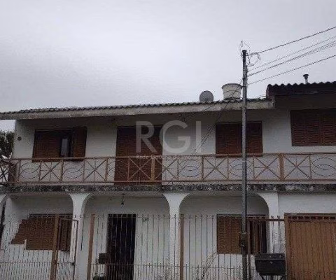 Casa  3 dormitórios, sendo 1 suites, 2 vagas - Medianeira, Porto Alegre/RS