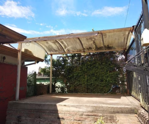 Casa 2 dormitórios, sala, banheiro garagem coberta, terreno 694m² bairro Camaquã, Porto Alegre/RS