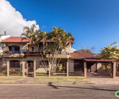 Sobrado para Venda - 335m², 4 dormitórios, sendo 2 suites, 3 vagas - Petrópolis