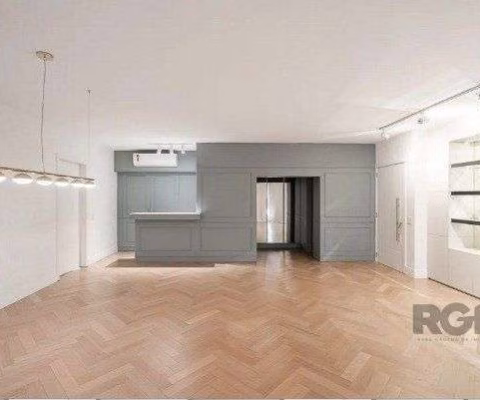 Vende-se luxuoso apartamento com 3 suítes, 3 vagas cobertas e 154m² no bairro Auxiliadora