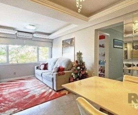Apartamento de 2 dormitórios, 1 suíte e 1 vaga de garagem coberta e escriturada no bairro Floresta