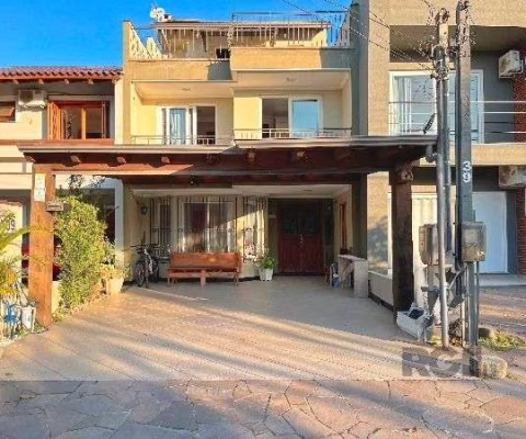 Casa em Porto Alegre, no bairro Hípica, com 3 dormitório(s), e 3 banheiros, à venda.
