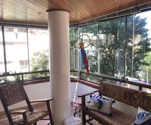 Vende-se amplo apartamento 3 dom 3 vagas c/ sacada e churrasqueira - 129m² - Bom Fim