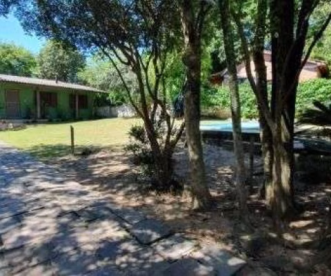Casa em Porto Alegre, no bairro Ponta Grossa, com 3 dormitório(s), e 3 banheiros, à venda.