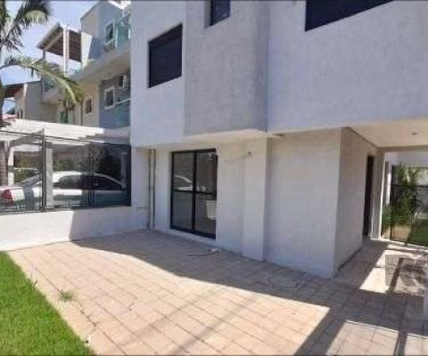 Casa em Porto Alegre, no bairro Hípica, com 3 dormitório(s), e 3 banheiros, à venda.