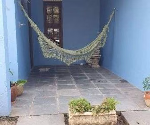 Casa em Porto Alegre, no bairro Hípica, com 2 dormitório(s), e 2 banheiros, à venda.