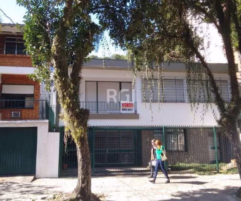 Casa para Venda - 363m², 3 dormitórios, sendo 1 suites, 2 vagas - São João