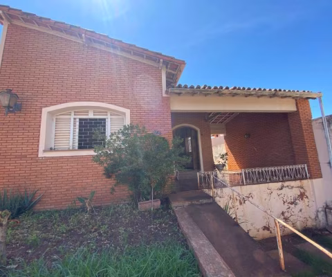 Casa com 3 dormitórios à venda, 248 m² por R$ 350.000 - Centro - Barretos/SP