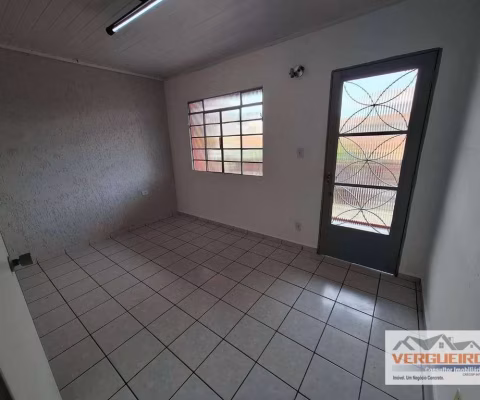 Casa no piso superior, 3 quartos (1 suíte), sem garagem