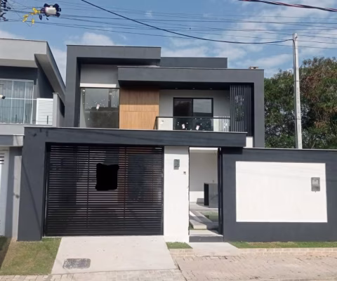 Linda casa duplex totalmente legalizada em condomínio fechado, com portaria 24h, 4 Suites, 5 banheiros, vaga para carro elétrico, em Vargem Pequena, Rio de Janeiro/RJ