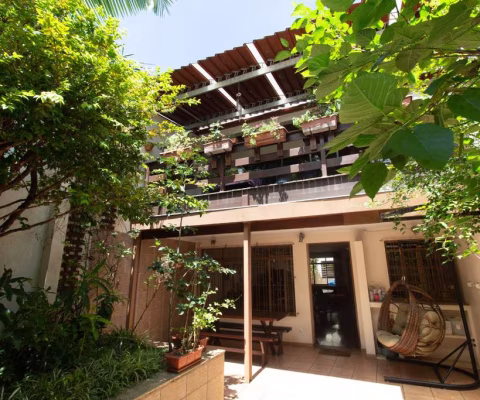 Casa tipo para venda com 4 quartos, sendo 2 suítes, 493m²