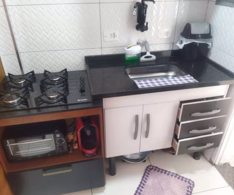 Kitnet reformado com garagem e Churrasqueira Coletiva na Ocian
