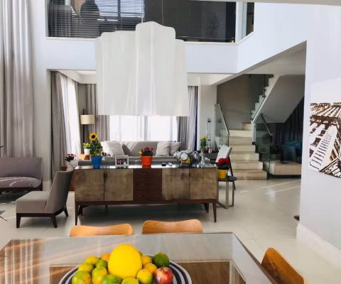 Apartamento Duplex em Moema com 270m², 3 quartos, 3 suítes, 1 vagas.