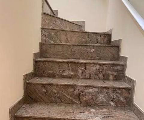 Casa à Venda com 226m², 3 dormitórios, 1 suíte, 1 sala e 4 vagas!!!