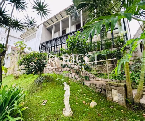 Comprar casa no Ilha Porchat com piscina e area de lazer