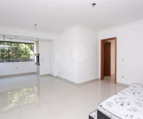 Apartamento com 3 quartos para locação em Chácara Das Pedras - RS