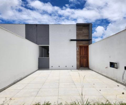 Casa triplex de 03 quartos, sendo 01 suíte e 02 vagas de garagem no São Pedro