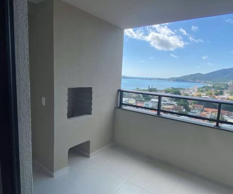 Apartamento vista mar, com 03 dormitórios, à apenas 150m do mar, em Armação-Penh