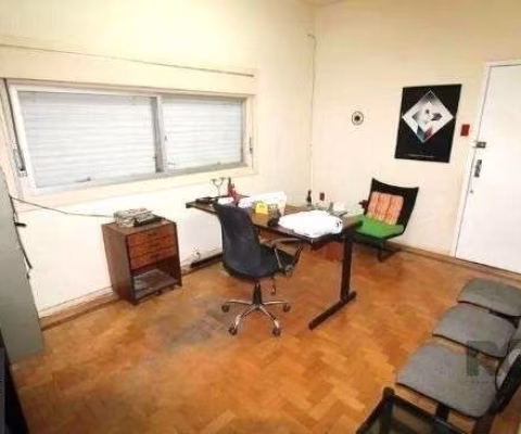 Apartamento para Venda no Menino Deus de 2 dormitórios e pátio