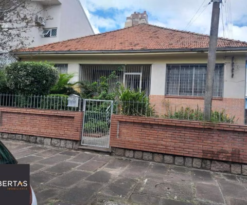 Casa de 6 quartos e 3 vagas de garagem no bairro Santana em Porto Alegre
