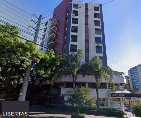 04 salas com 160m², todas interligadas no mesmo corredor,  03 vagas cobertas, 04