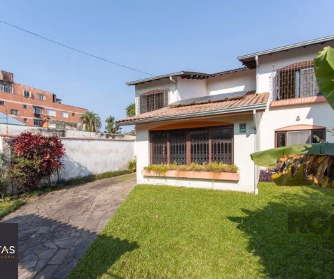Casa para Venda - 72.6m², 4 dormitórios, sendo 1 suites, 6 vagas - Camaquã