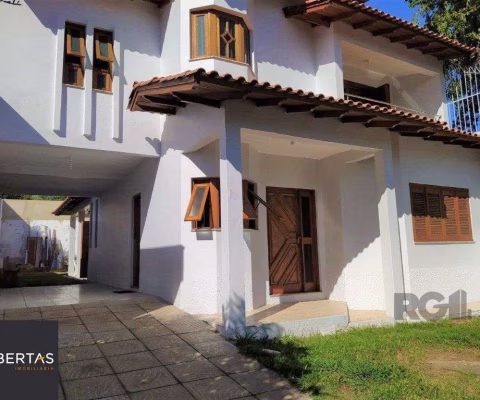 Casa 234m² - 3 dormitórios, 1 suíte e vaga para 6 carros no Jardim São Pedro