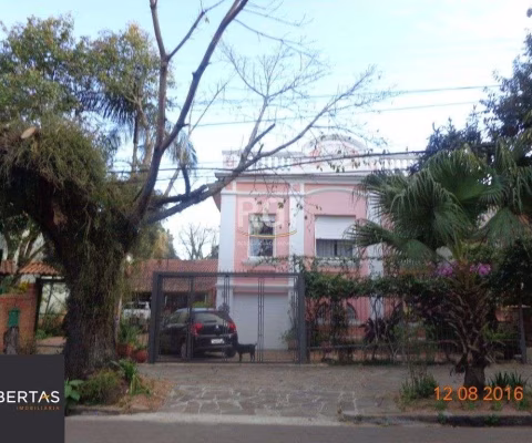 Casa para Venda - 240m², 6 dormitórios, 4 vagas - Teresópolis