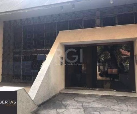 Casa com 4 dormitórios para Comprar  388 m² por R$ 1.500.000,00 - Bela Vista - P