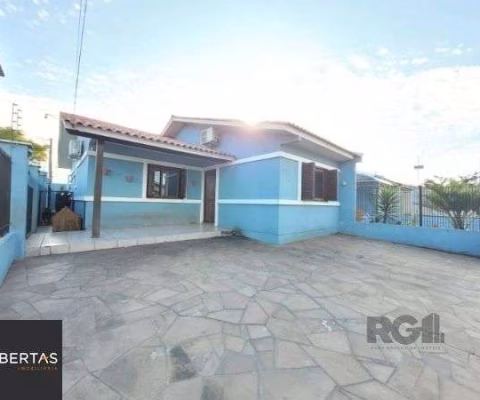 Casa no bairro Hípica - 3 dormitórios - 1 suíte