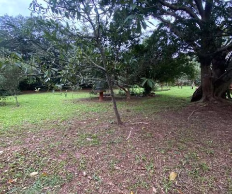 Terreno com mais de 2.300 metros quadrados em Ótima localização