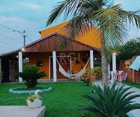Casa com Piscina no bairro Lami