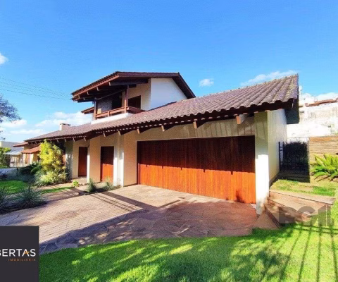Excelente casa de 300m² com 03 dormitórios sendo 02 suítes.