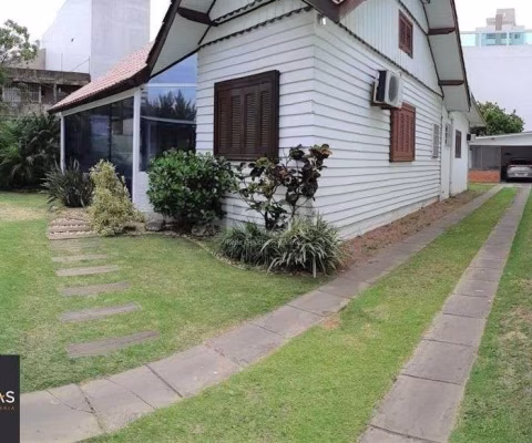 Casa no Centro de Tramandai com pátio