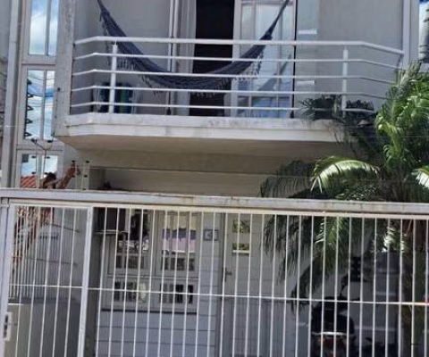 Casa sobrado 2 dormitórios, 2 vagas, bairro Veranópolis