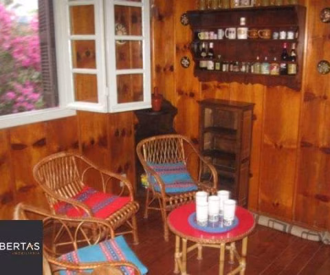 Casa para Venda - 248m², 4 dormitórios, sendo 1 suites, 2 vagas - Centro
