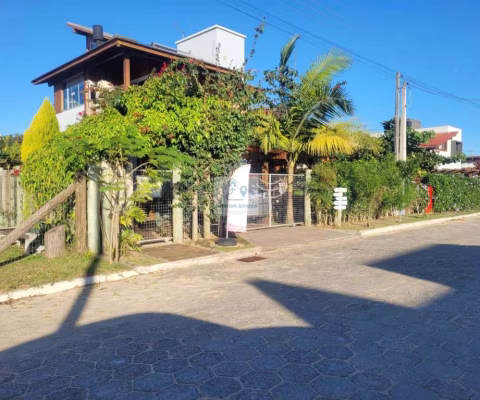 Casa para Venda em Imbituba, Arroio, 2 dormitórios, 1 banheiro, 2 vagas