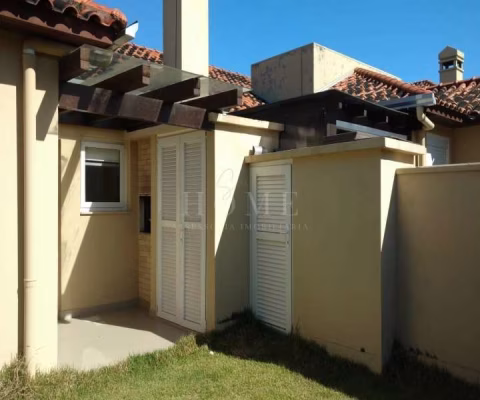 CASA MODERNA E AGRADÁVEL À VENDA EM CONDOMÍNIO!