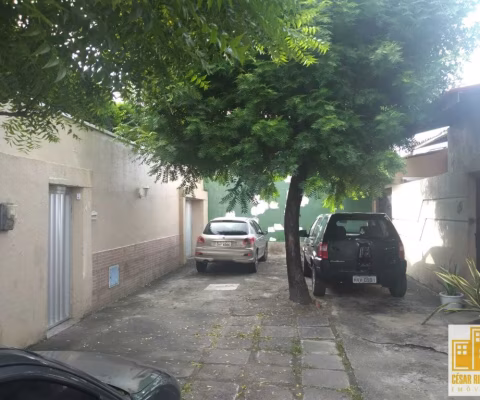 Excelente Casa Residencial no Álvaro Weyne