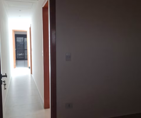 Linda casa! (construção nova) com 3 dorm., uma suíte, 2 vagas sala de dois amb. e quintal