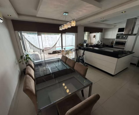 Casa com 2 dormitórios e piscina aquecida no Condomínio Terra Nova