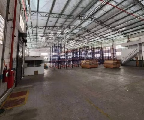 Galpão à Venda, 1510 m² construído e 3.000m² de terreno com 4 banheiros, em Guarulhos.