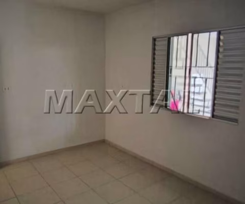 Casa térrea em Carandiru, com 1 dormitório, sala, cozinha, banheiro e lavanderia.